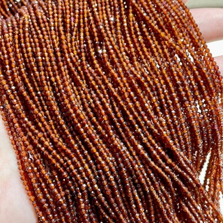 โกเมนเหลือง Yellow Garnet 2 mm เจียเหลี่ยม เส้นยาว