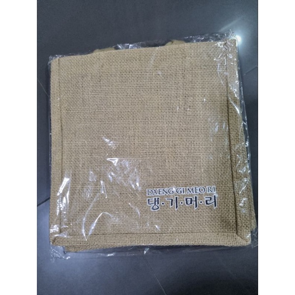 กระเป๋ากระสอบ แบบถือ  Daeng gi meo ri