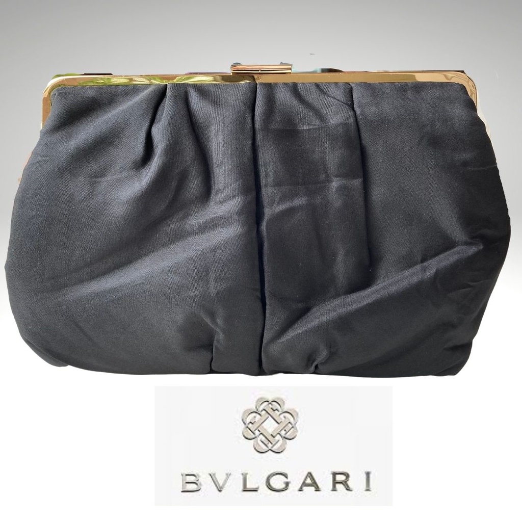 ฺBvlgari  กระเป๋ามือสอง กระเป๋าน้ำหอมเครื่องสำอาง เนื้อผ้าสีดำเปิดปิดแบบตัวหนีบปิ๊กแป๊กสีทอง