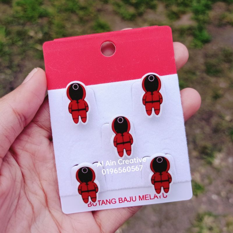 SQUID GAME ปุ่มเสื้อมาเลย์สําหรับเด็ก