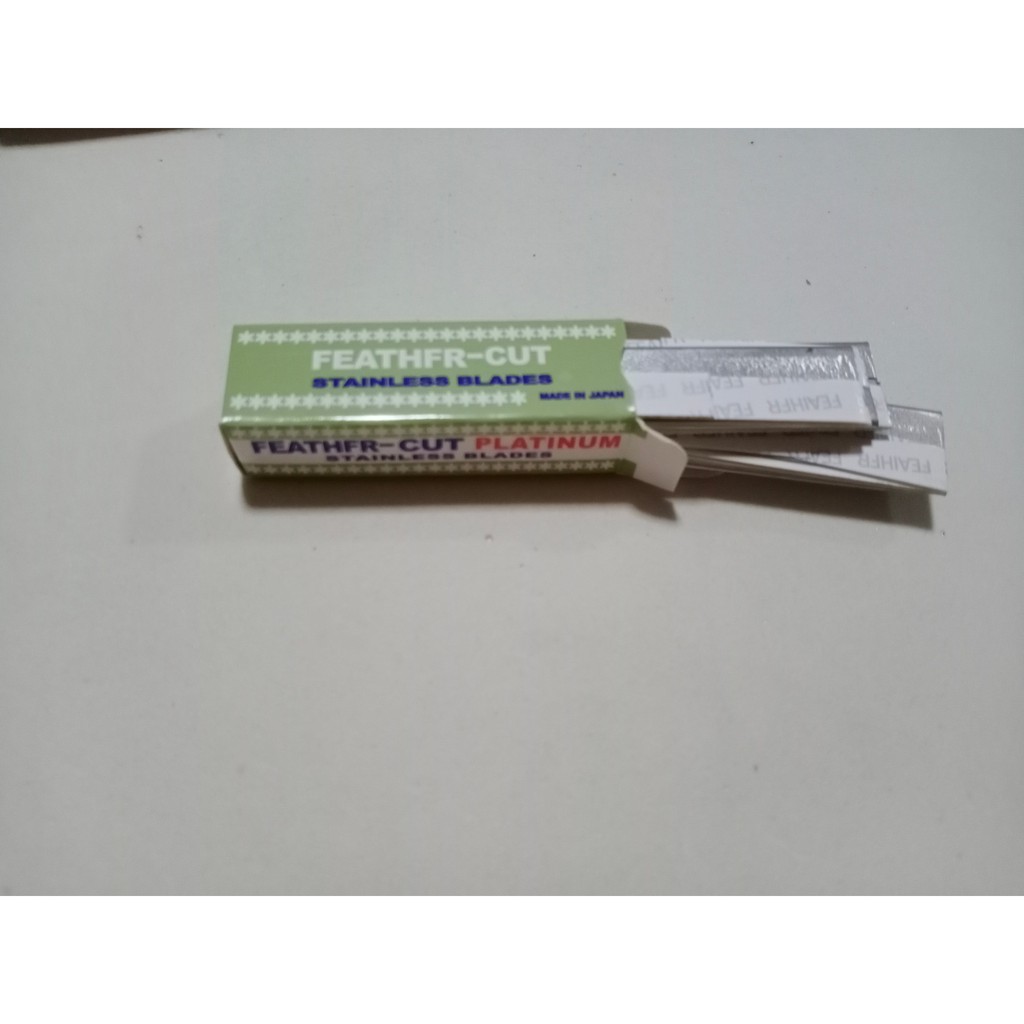 สินค้าพร้อมส่ง มีดโกนขนนก​แท้ FEATHFR-CUT​ ราคาต่อ 1 ใบ/กล่องละ10ใบ