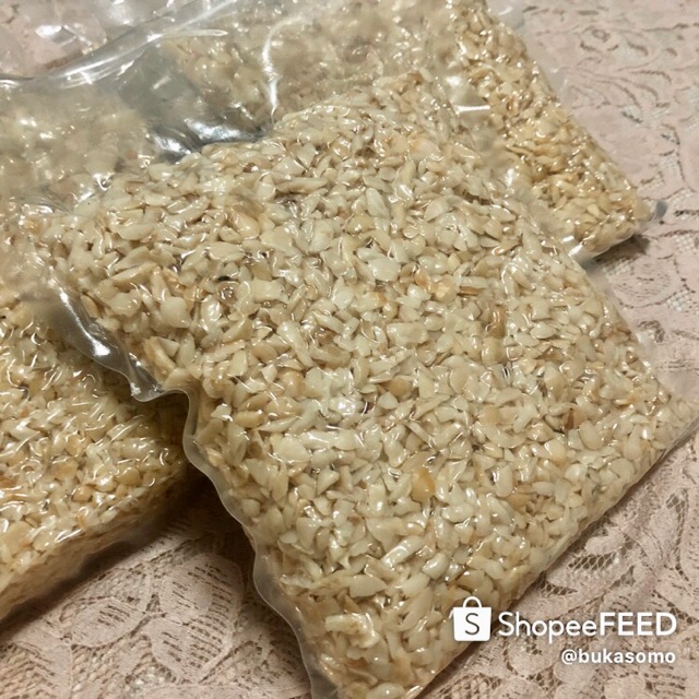 แมคคาเดเมียแบบเกล็ด ขนาด 500g ราคา 250 บาท ~ สุดคุ้ม!!! ราคาประหยัด เหมาะสำหรับทำขนมหรือทานเล่นเพลิน