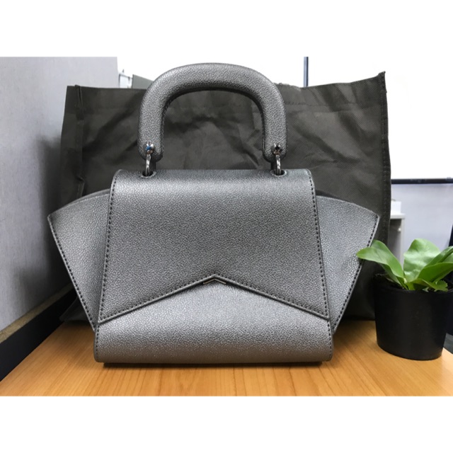 กระเป๋า Charles&Keith