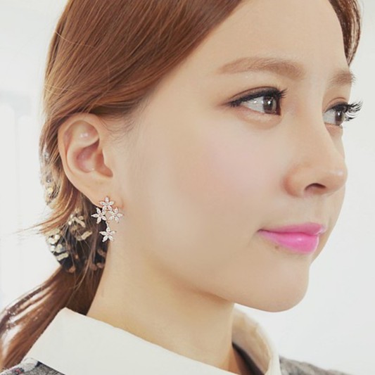 ต่างหูแบบหนีบ ดอกไม้เพชร cz สวยหรู - KOREA EARRING ก้านเงินแท้ 92.5 % ต่างหูนำเข้าจากเกาหลี ต่างหูแฟ