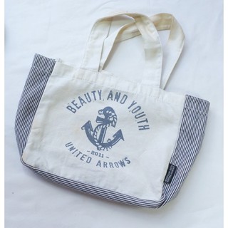 Beauty and Youth United Arrows Handbags กว้าง 9 นิ้ว ยาว 14 นิ้ว สีขาว/น้ำเงิน มือสอง ของแท้