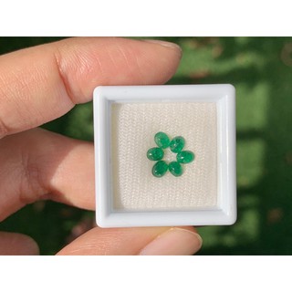 4x3mm. มรกตแซมเบีย ทรงไข่หลังเบี้ย ราคาชุดละ 1,500 บาท