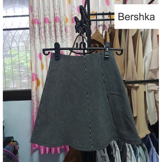 กระโปรงป้าย Bershka มือ2 สภาพดี