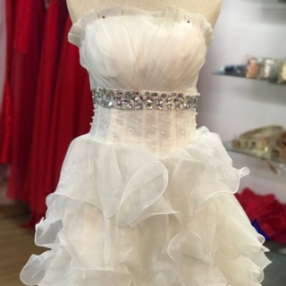 ชุดแต่งงานหางลากถ่ายฟรีได้วันจริงได้สวยเกินราคา