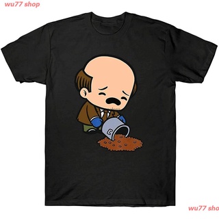 wu77 shop New Kevin Spilling Chili Kevin Malone Chili Funny Tv Series เสื้อยืดลําลองแขนสั้นพิมพ์ลาย Kevin Malone Chili s