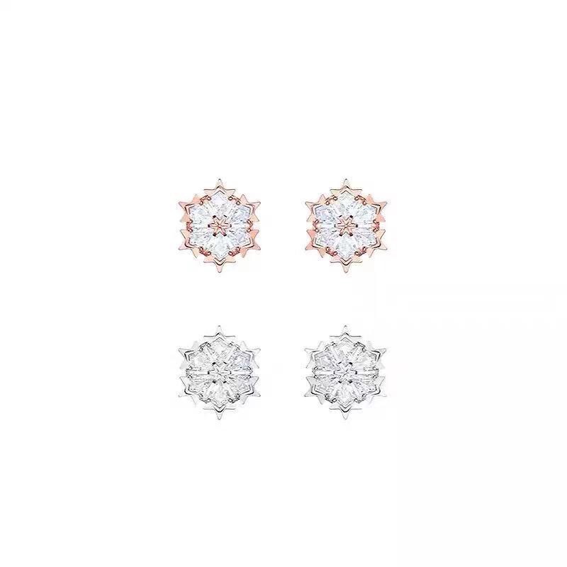 ต่างหูแบบติดหู Swarovskiเกล็ดหิมะ มีสองสี เงิน/โรสโกลด์ กล่อง ถุง ครบ