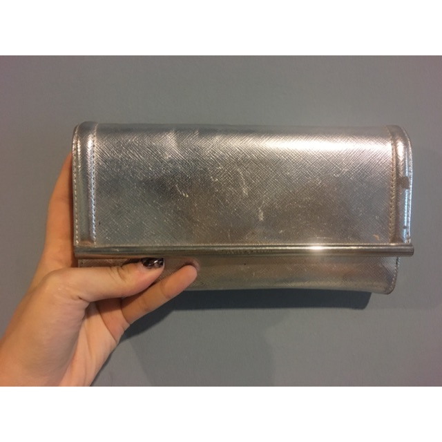 กระเป๋าสตางค์ charles & keith สีเงิน