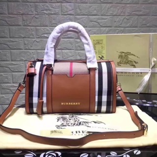 กระเป๋าถือ burberry