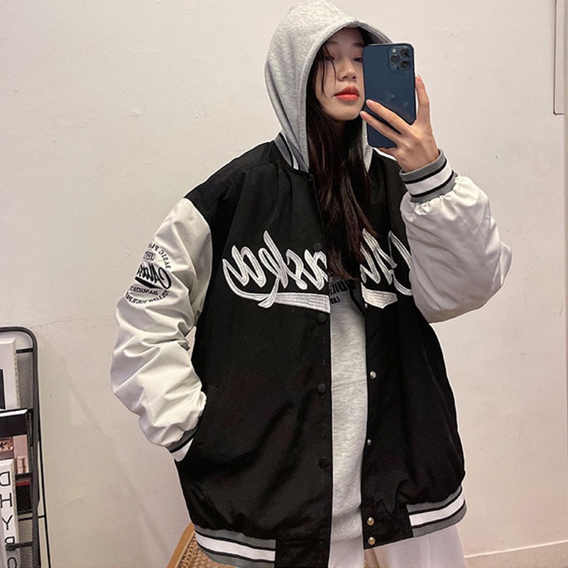 Intelscore ชุดเบสบอลปักลายสี แจ็คเก็ตนักเรียนหลวม bf เวอร์ชั่นเกาหลี ชุดเบสบอลคู่รัก เสื้อแจ็คเก็ตผู้ชาย