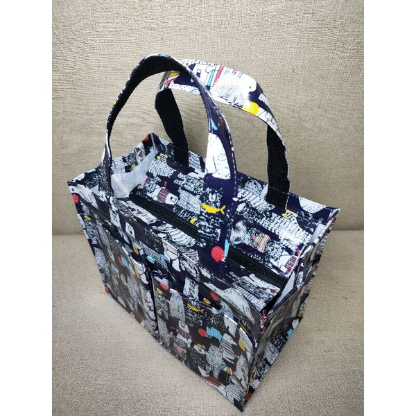 BM-SR ออราโน่ กระเป๋าผ้ากันน้ำ ขนาดกลาง มีกระเป๋ารอบ 4 ด้านa