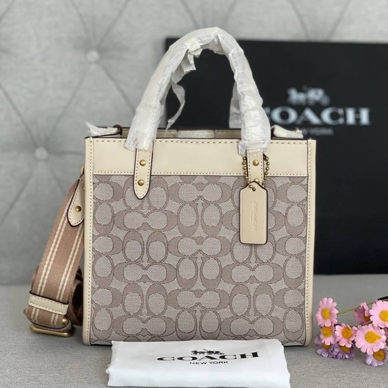 👑ผ่อน0%แท้100%👑งานShop กระเป๋าสะพาย Coach Field Tote 22 In Signature Jacquard C3865