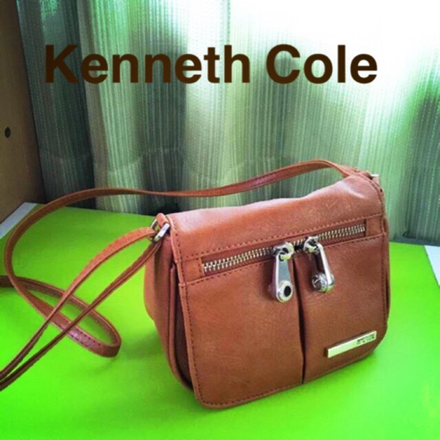 กระเป๋าสะพายมินิ Kenneth Cole