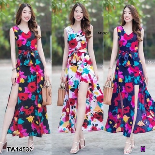 จั๊มสูทสั้นแต่งผ้าผ่าหน้าลายมัดย้อม TW14532