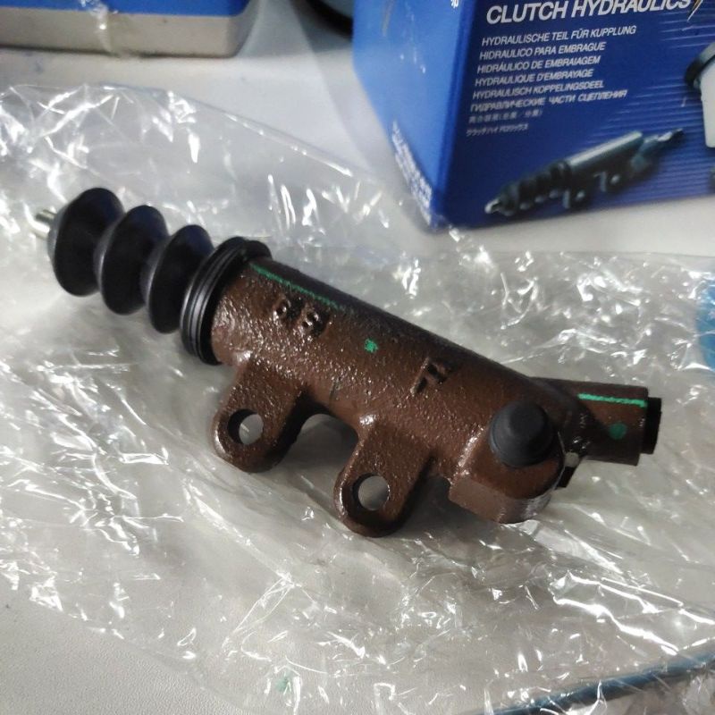 แม่ปั้มคลัชล่าง toyota revo ขนาด 7/8 Aisin CRTS-016