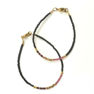 สร้อยข้อมือหินทับทิม 1 เส้น สร้อยข้อมือสีดำ Black Glass with Ruby Bracelet