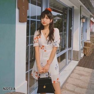 ชุดเดรสคอวีดอกหลังเจาะเว้า