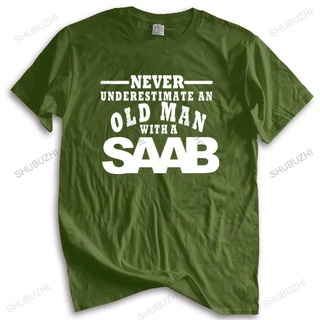 ถูกสุดๆเสื้อยืดคอกลม ผ้าฝ้าย พิมพ์ลาย SAAB Never Underestimate an Old Man สไตล์ยุโรป สําหรับผู้ชาย และผู้หญิง