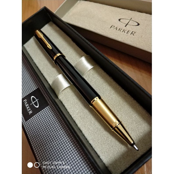 ปากกา พรีเมี่ยม Parker IM - Grossly black Gold trim ผิวกรอสซี่ ดำเงา เหน็บทอง ไส้เคมี สีน้ำเงิน 0.5