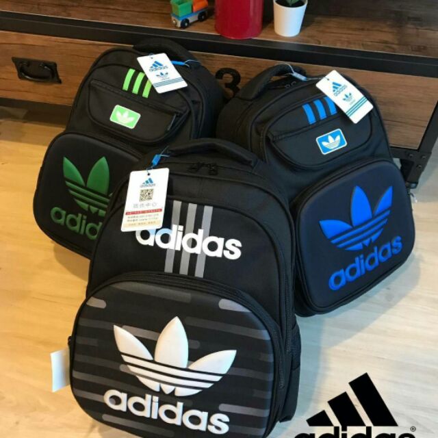 Adidas' s backpack กระเป๋า