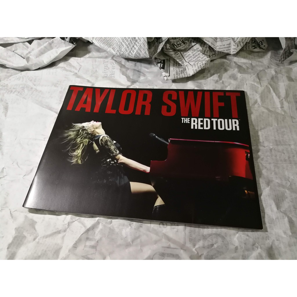 [ของแท้ พร้อมส่ง] Taylor Swift Red Tour Book tontanponpan1999 ThaiPick