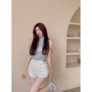 กางเกงยีนส์ขาสั้นเอวสูงแต่งโส่ถักสองข้างสวยเท่สุดๆเลยค่ะงานผ้าดีมากๆมีสามสีให้เลือกนะค่ะวัยรุ่นกำลังฮิตตอนนี้ค่ะ
