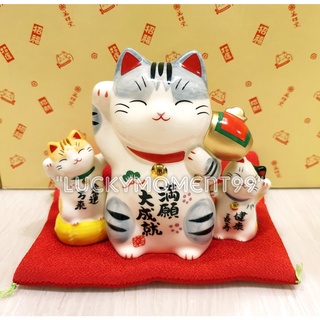 แมวกวักถือค้อนนำโชคพร้อมลูกแมว (maneki neko) นำเข้าจากญี่ปุ่น ขนาดสูง 12.5 ซม.