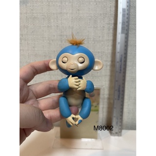 Monkey fingerlings สีฟ้า ของแท้ เท้าถลอกลอกออกได้คะ ไม่มีผลต่อการเล่น