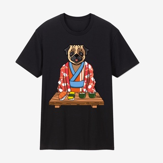 แขนสั้นcrew neckเสื้อยืด พิมพ์ลาย TT Pug Dog In Kimono Sushi แบบดั้งเดิม สไตล์ญี่ปุ่น สําหรับผู้ชาย มีสีดํา สีขาว 139656