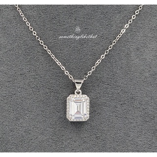 สร้อยคอพร้อมจี้เพชรล้อม Emerald Cut 3 กะรัต เพชร CZ AAA+ เงินชุบทองคำขาว ฟรีถุง Pouch (RP138/1)