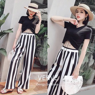 Set 2 ชิ้น เสื้อครอปแต่งรูดเชือกด้านหน้า+กางเกงลายทางเอวสม็อคแต่งระบาย