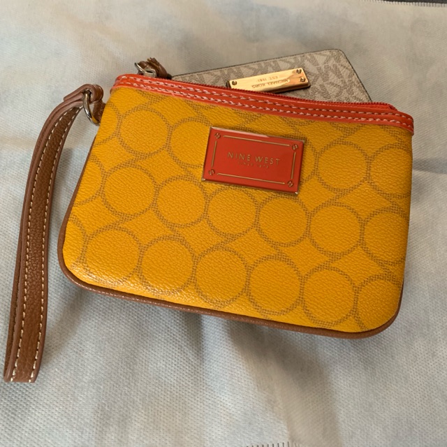 กระเป๋าคล้องมือ NINE WEST ของแท้
