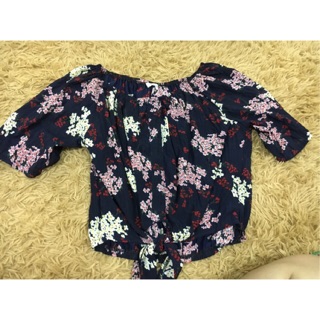 ❤️❤️Clearance Sales🔥🔥 Floral Black Crop งานป้าย อกกว้างถึง48 ผ้าชีฟอง ทรงผูกเอวสวย ใส่น่ารักๆๆ ลายดอก