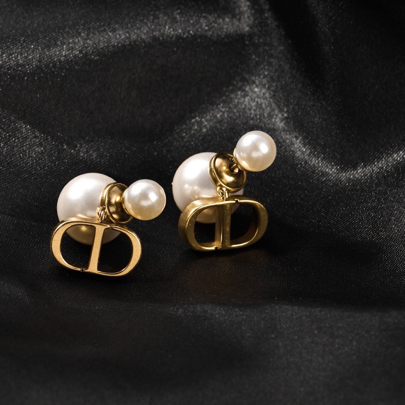 พร้อมส่ง‼️ต่างหูมุกดิออร์ dior CD แบบนางเอกเกาหลีแบซูจี (Bae Suzy) นางเอก startup