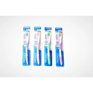 [แพ็ค 12 ด้าม] แปรงสีฟัน Freshly ขนนุ่ม คละแบบ