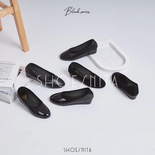 รองเท้าคัชชู ส้นสูง 1.5 นิ้ว รองเท้าคัทชูดำเรียบ ส้นเตารีด ใส่สบาย SHOESNITA *S380