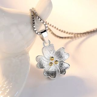 [ CLEARANCE SALE ] สร้อยคอซากุระ • Sakura Necklace