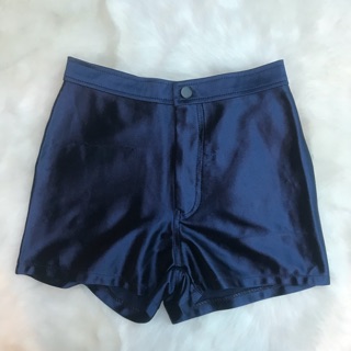 กางเกงขาสั้นเอวสูงผ้ามัน size s เอวประมาณ 25 สะโพก 34 (ใหม่ซักเก็บ)