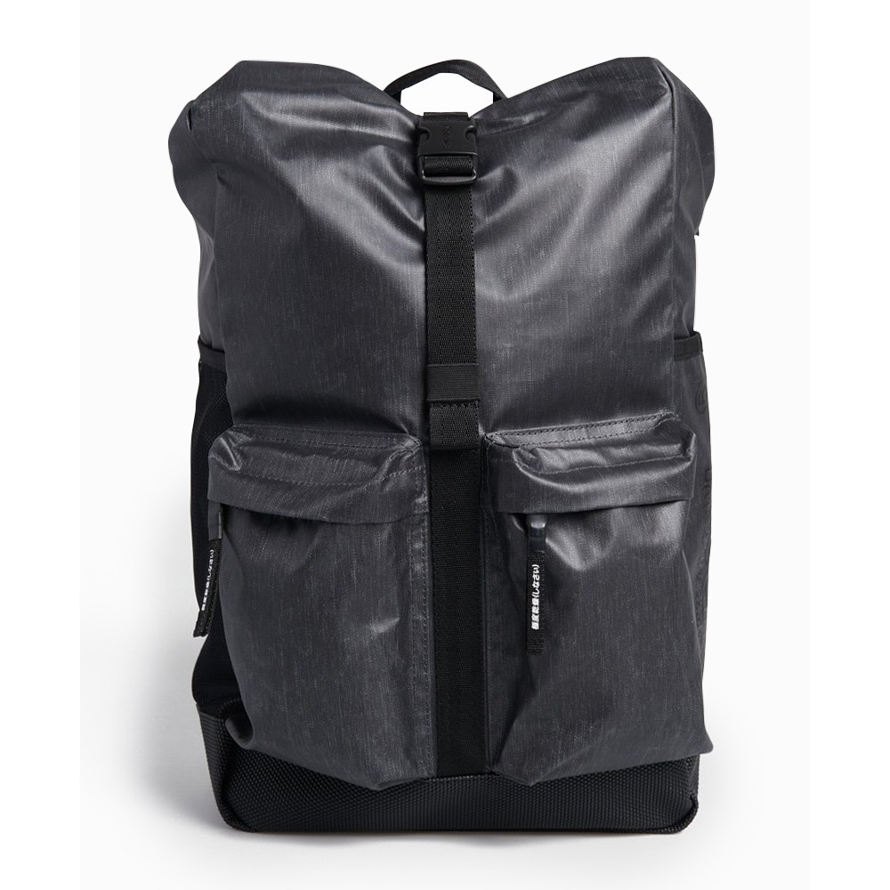 SUPERDRY ROLL TOP TARP BACKPACK - กระเป๋าเป้สะพายหลัง สำหรับผู้ชาย คุณสมบัติป้องกันน้ำ สี Black