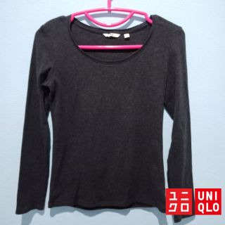 เสื้อยืด UNIQLO 💯% มือสอง สีเทาดำ ไซส์  M