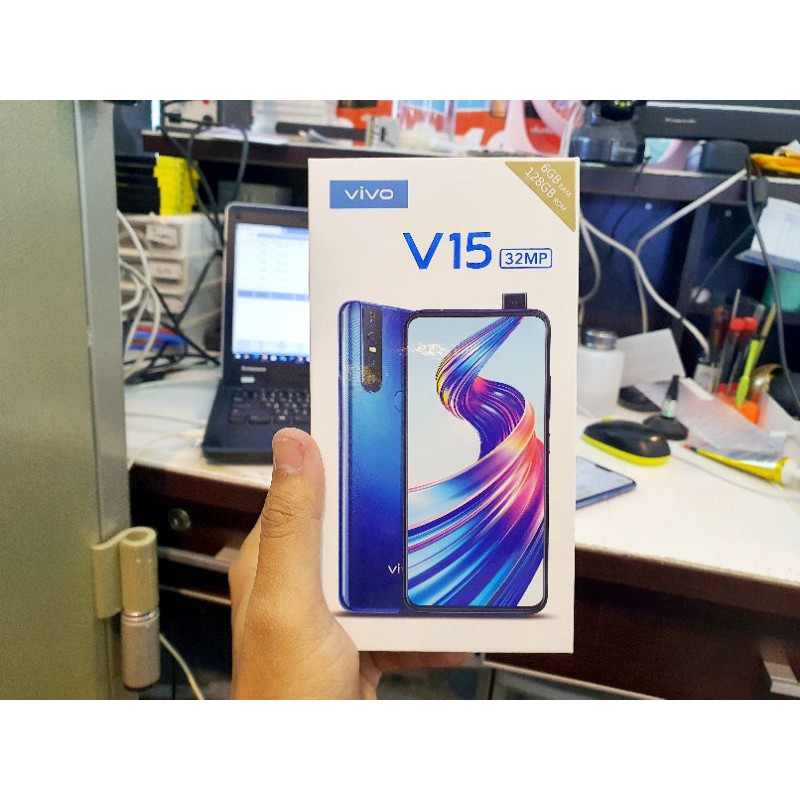 VIVO V15 RAM6 ROM128 สภาพสวย มีสองรอยตามภาพ มีกล่องและชุดชาร์จแท้ให้ แถมเคสและฟิล์ม