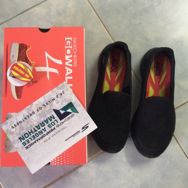 รองเท้า Sketcher สีดำ