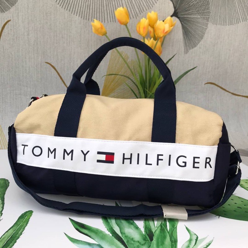กระเป๋าสะพาย tommy  Hilfiger Mini Duffle Bag สีครีม
