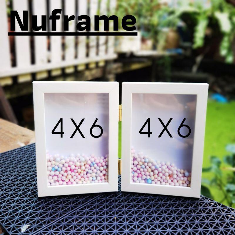 กรอบรูป​สีขาว4x6​เม็ดโฟมบานพับ​ ลึก0.5มีกระจกใส