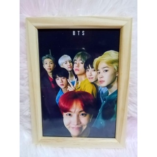 กรอบรูปไม้bts ขนาด 5x7 นิ้วใส่รูปแนวตั้งแนวแนอนได้