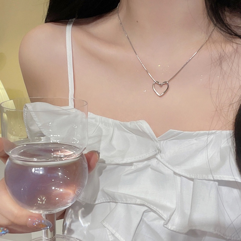 เครื่องประดับ สร้อยคอโชคเกอร์ จี้รูปผีเสื้อ ประดับไข่มุก และคริสตัล หรูหรา แฟชั่นสําหรับผู้หญิง