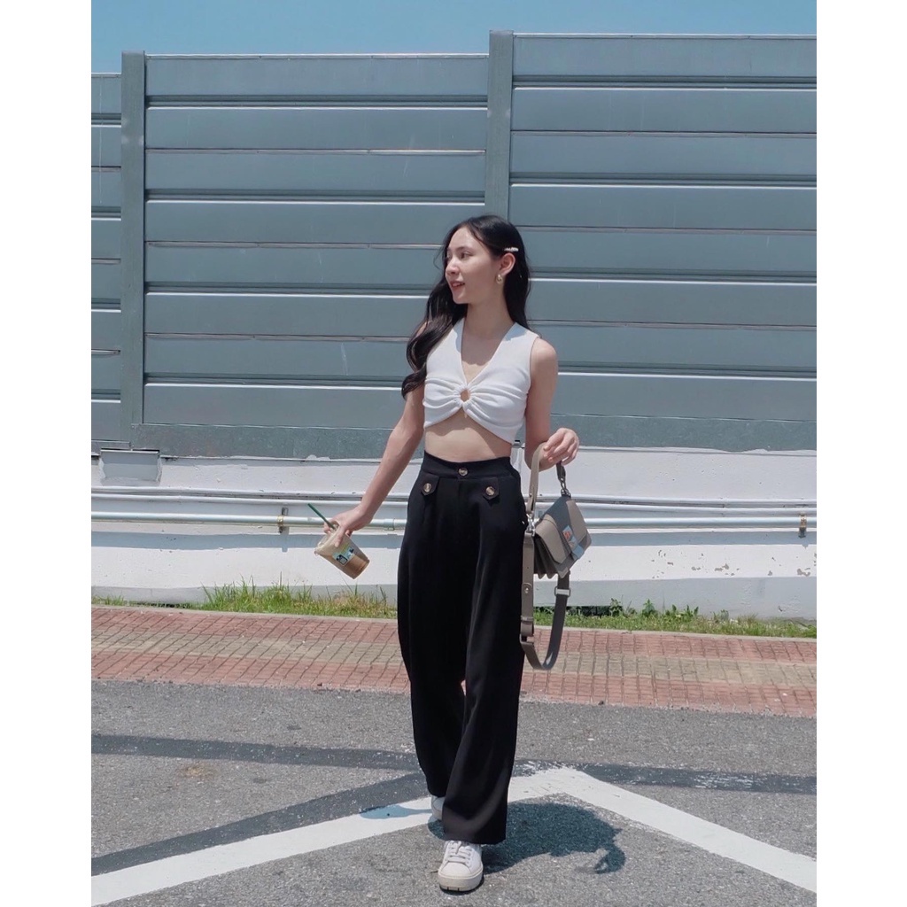 ส่งต่อ Ariswara brand เสื้อแขนกุดสีขาว